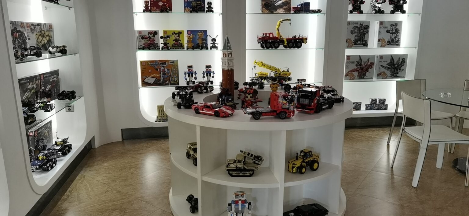 mould-king-about-us-banner-5